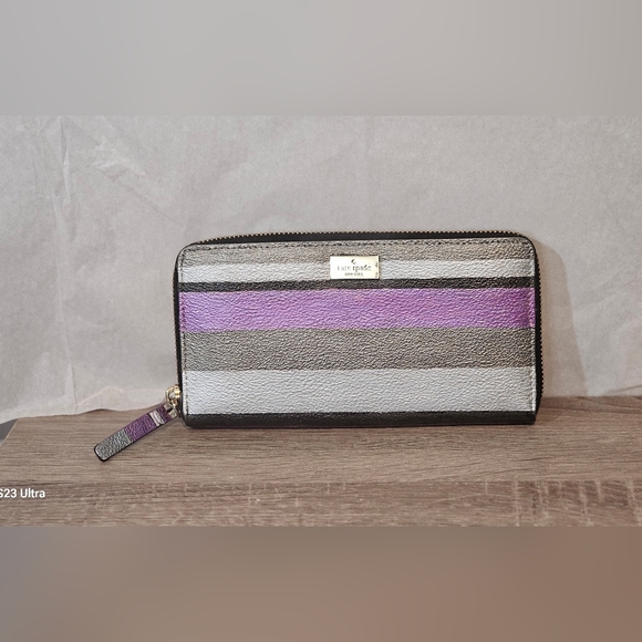 Vintage Kate Spade Striped Continential Zip Around Wallet~ 1 OF A KIND! - Picture 1 of 9